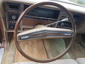 Thumbnail von Ford Ltd. Brougham Sedan, the top model, full size