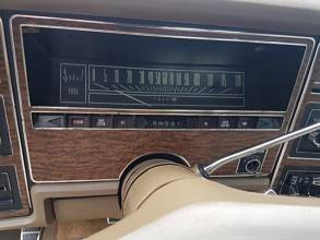 Thumbnail von Ford Ltd. Brougham Sedan, the top model, full size