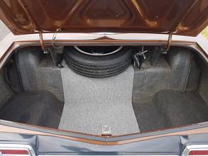 Thumbnail von Ford Ltd. Brougham Sedan, the top model, full size