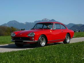 フェラーリ 330 GT 2+2
