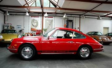 Thumbnail von 911 L Coupé, January 1968, Polarrot/Black 1 paint, original paint, SWB