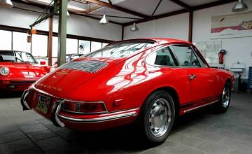 Thumbnail von 911 L Coupé, January 1968, Polarrot/Black 1 paint, original paint, SWB