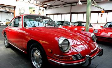 Thumbnail von 911 L Coupé, January 1968, Polarrot/Black 1 paint, original paint, SWB