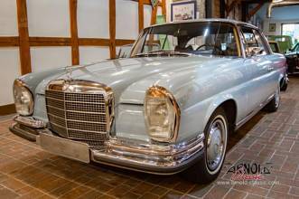 メルセデス 280 SE 3.5 W111