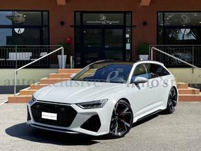 アウディ RS6 アヴァント 4.0 TFSI V8 quattro tiptronic