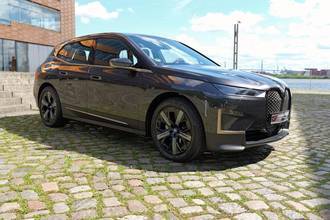 BMW IX 40 XDrive パノラマガラスルーフ