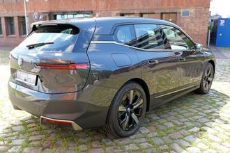 Thumbnail von BMW IX 40 XDrive panoramic glass roof