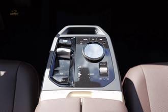 Thumbnail von BMW IX 40 XDrive panoramic glass roof