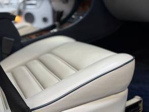 Thumbnail von Bentley Azure Convertible 6.75L V8 Service Book