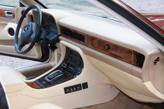 Thumbnail von Jaguar XJ40 Sovereign with 3 years warranty, historic registration