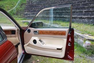 Thumbnail von Jaguar XJ40 Sovereign with 3 years warranty, historic registration