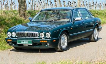 ジャガー・ダイムラーV8ロングバージョン 3年保証