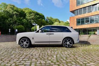 Thumbnail von Rolls-Royce Cullinan Black Badge 4 Seats I Starlight I TV I Massage Seats