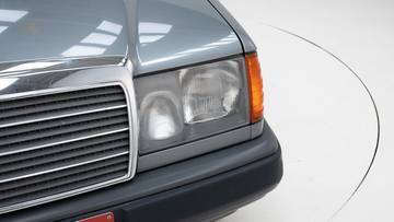 Thumbnail von Mercedes-Benz 230E '88