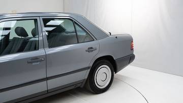 Thumbnail von Mercedes-Benz 230E '88