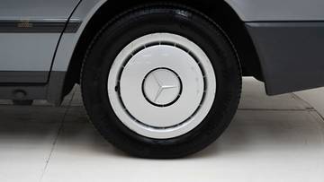 Thumbnail von Mercedes-Benz 230E '88