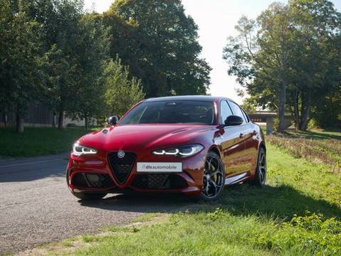 Alfa Romeo Quadrifoglio Oro //1 of 83//Carbon//Akrapovic!