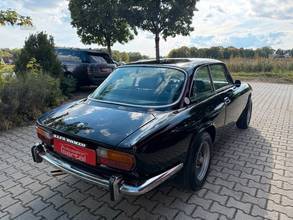 Thumbnail von Alfa Romeo 2000 GT Veloce / Air conditioning / H. license plate.