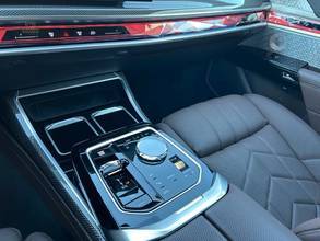 Thumbnail von BMW M760 e xDrive - B&W, Rear TV, Executive Lounge