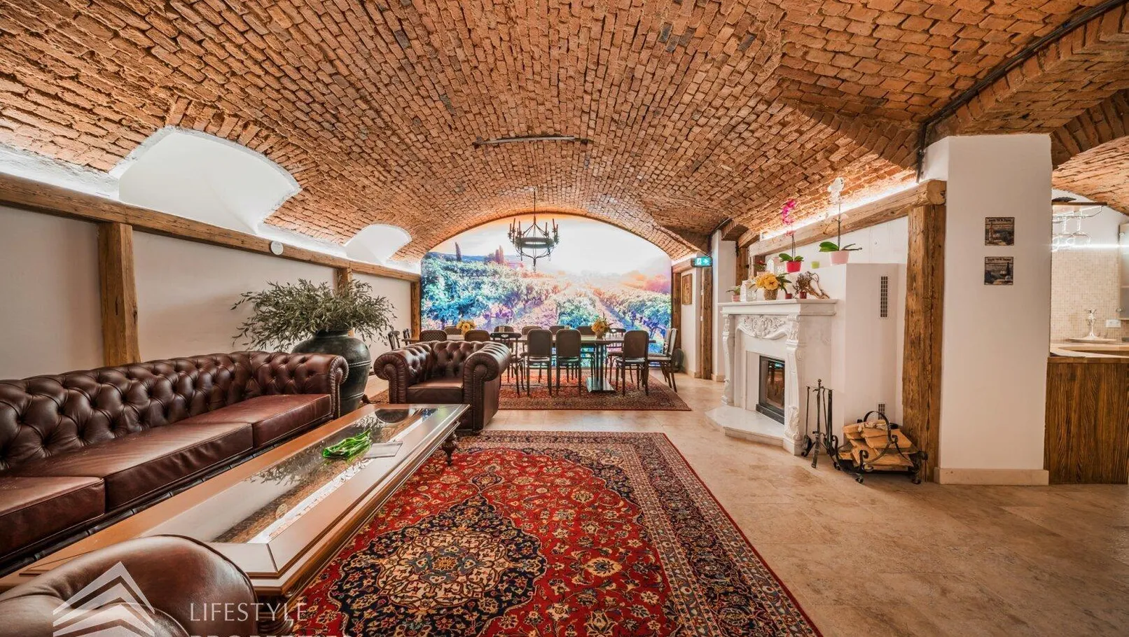 Unique fully equipped wine cellar in a completely renovated turn-of-the-century house