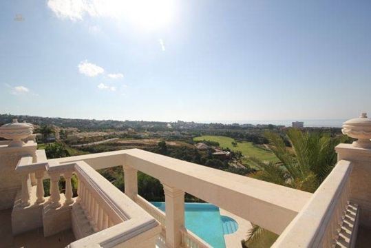 Luxus-Villa in Santa Clara R2647619 