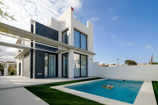 ***Exklusive 4-Zimmer-Villen mit Privatpool nur 100 m vom Meer***