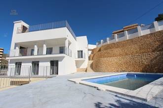 ***Großzügige neuwertige Villa mit fantastischem Meerblick***