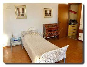 Thumbnail von Villa im sanierungsbedürftigen Zustand