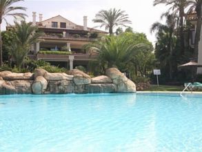 Luxus-Wohnung in Los Monteros R2777714  