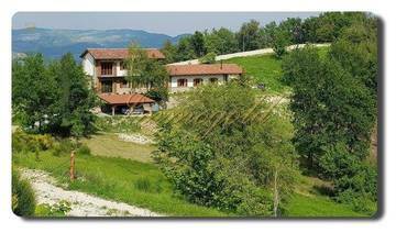 Immogold, gepflegtes Landhaus in schöner Lage, nahe den Weinbergen und Alba