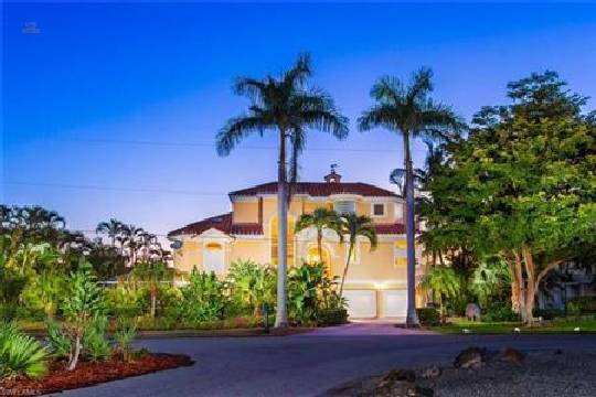 1520 Angel DR