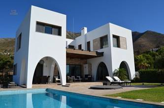 Luxus-Villa in Valtocado R2286269