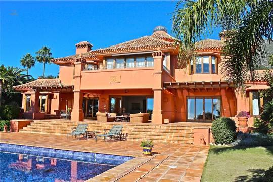 Luxus-Villa in Sierra Blanca R2821757