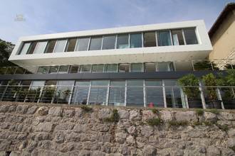 Thumbnail von Impressive villa in modern style directly by the sea