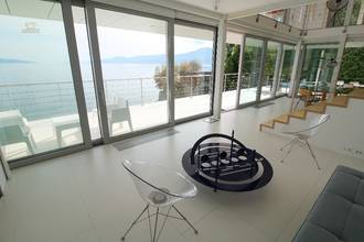 Thumbnail von Impressive villa in modern style directly by the sea