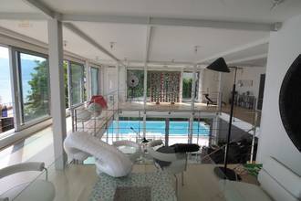 Thumbnail von Impressive villa in modern style directly by the sea