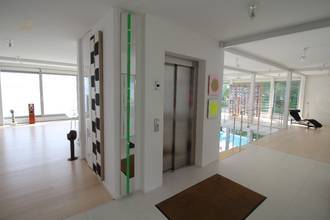 Thumbnail von Impressive villa in modern style directly by the sea