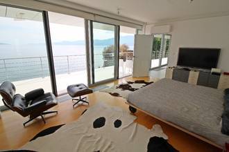 Thumbnail von Impressive villa in modern style directly by the sea
