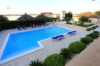 Thumbnail von Two houses with a pool in the first and second row of the sea on Pasman