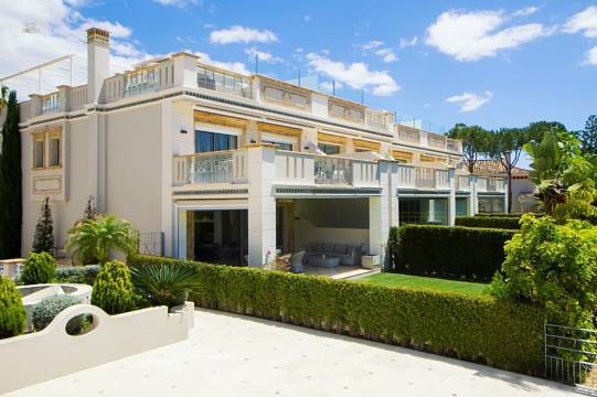 Luxus-Haus in Sierra Blanca R2662682