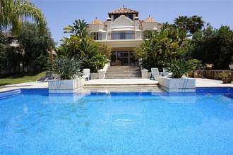 Luxus-Villa in Las Chapas R2746250