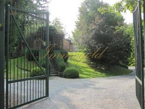 Thumbnail von Elegante, herrschaftliche Villa im residentiellen, repräsentativen Teil der Ortschaft.