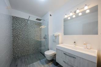 Thumbnail von Modern villa with swimming pool and sea view, Split region