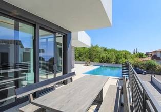 Thumbnail von Modern new-build villa with infinity swimming pool, Rijeka region