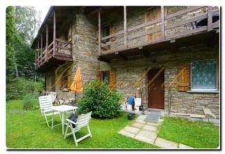 Immogold zweistöckiges Natursteinhaus am Westufer