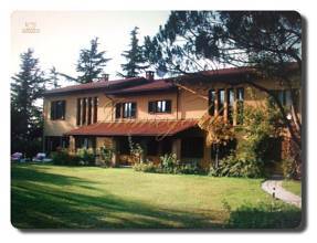 Immogold, stilvoller Landsitz mit Gästebereichen,Pool und Tennisplatz