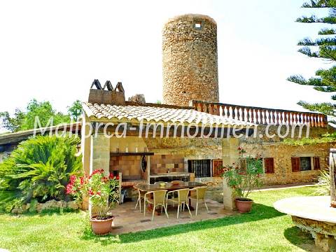 FINCA MIT PANORAMABLICK UND POOL