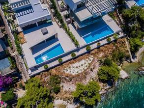Thumbnail von Modern luxury villa with swimming pool directly by the sea, Ciovo Island