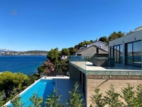 Thumbnail von Modern luxury villa with swimming pool directly by the sea, Ciovo Island