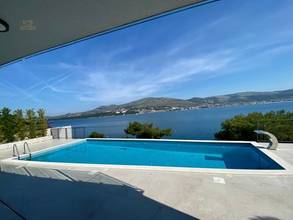 Thumbnail von Modern luxury villa with swimming pool directly by the sea, Ciovo Island